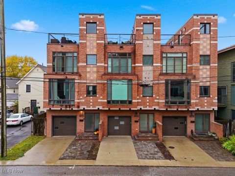 2503 Thurman Avenue Cleveland OH 44113