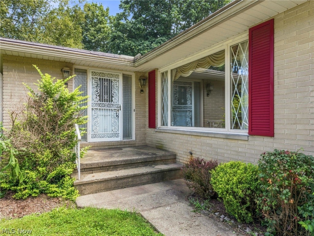 1129 Oak Tree Road