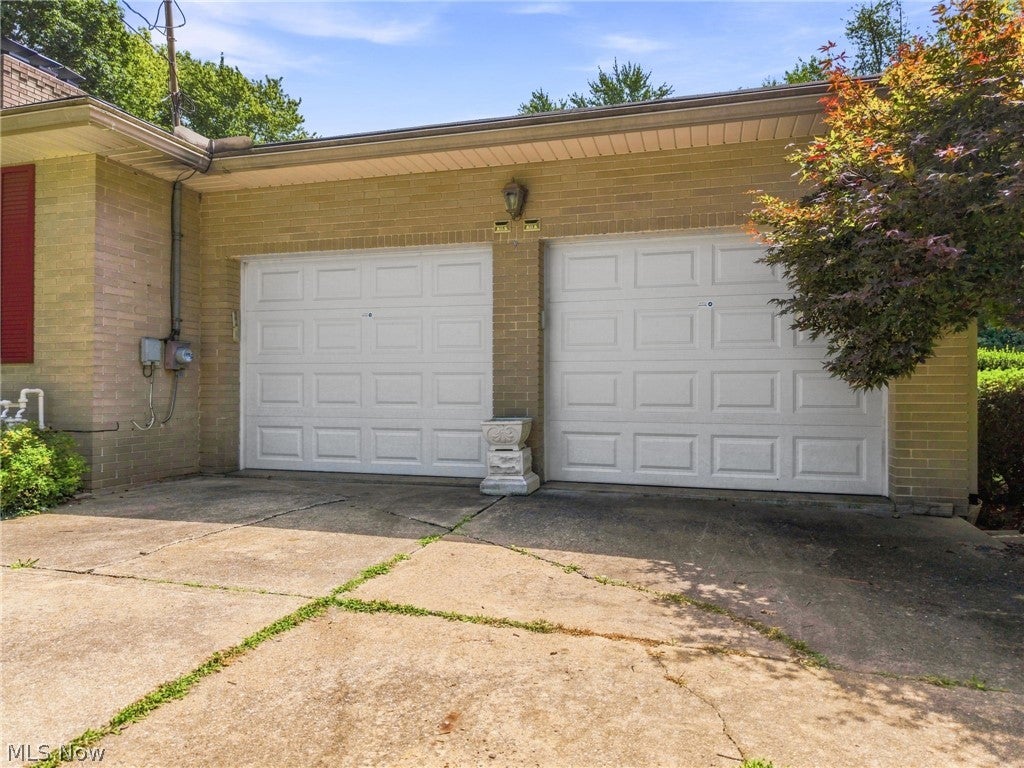 1129 Oak Tree Road