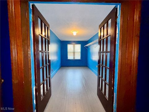 Tiny photo for 377 N Market Street, East Palestine, OH 44413 (MLS # 5149830)