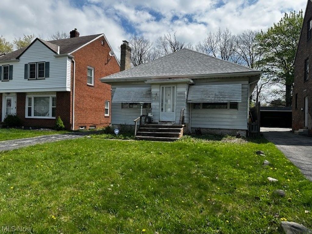 Photo of 2239 Barrington Road, University Heights, OH 44118 (MLS # 5204075)