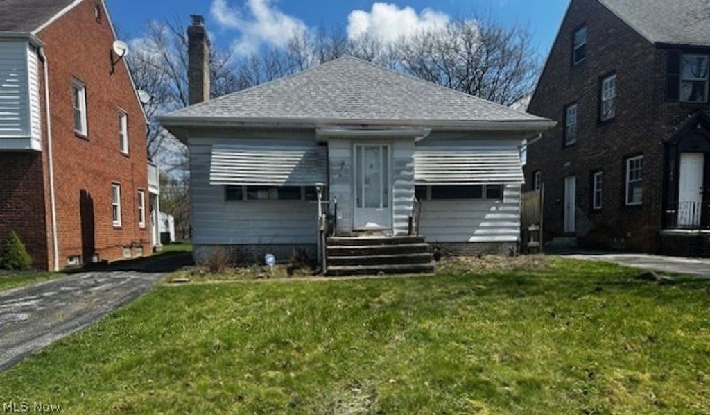 Photo of 2239 Barrington Road, University Heights, OH 44118 (MLS # 5204075)