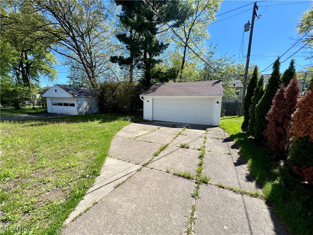 24421 Effingham Boulevard, Euclid, Ohio image 36