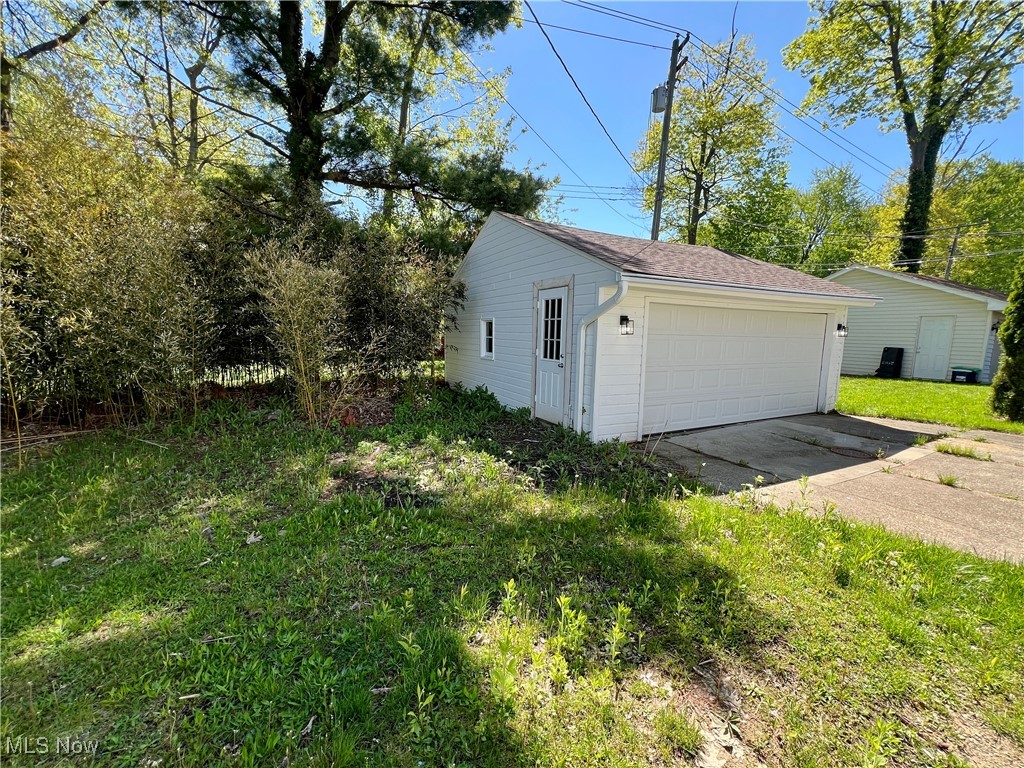 24421 Effingham Boulevard, Euclid, Ohio image 40