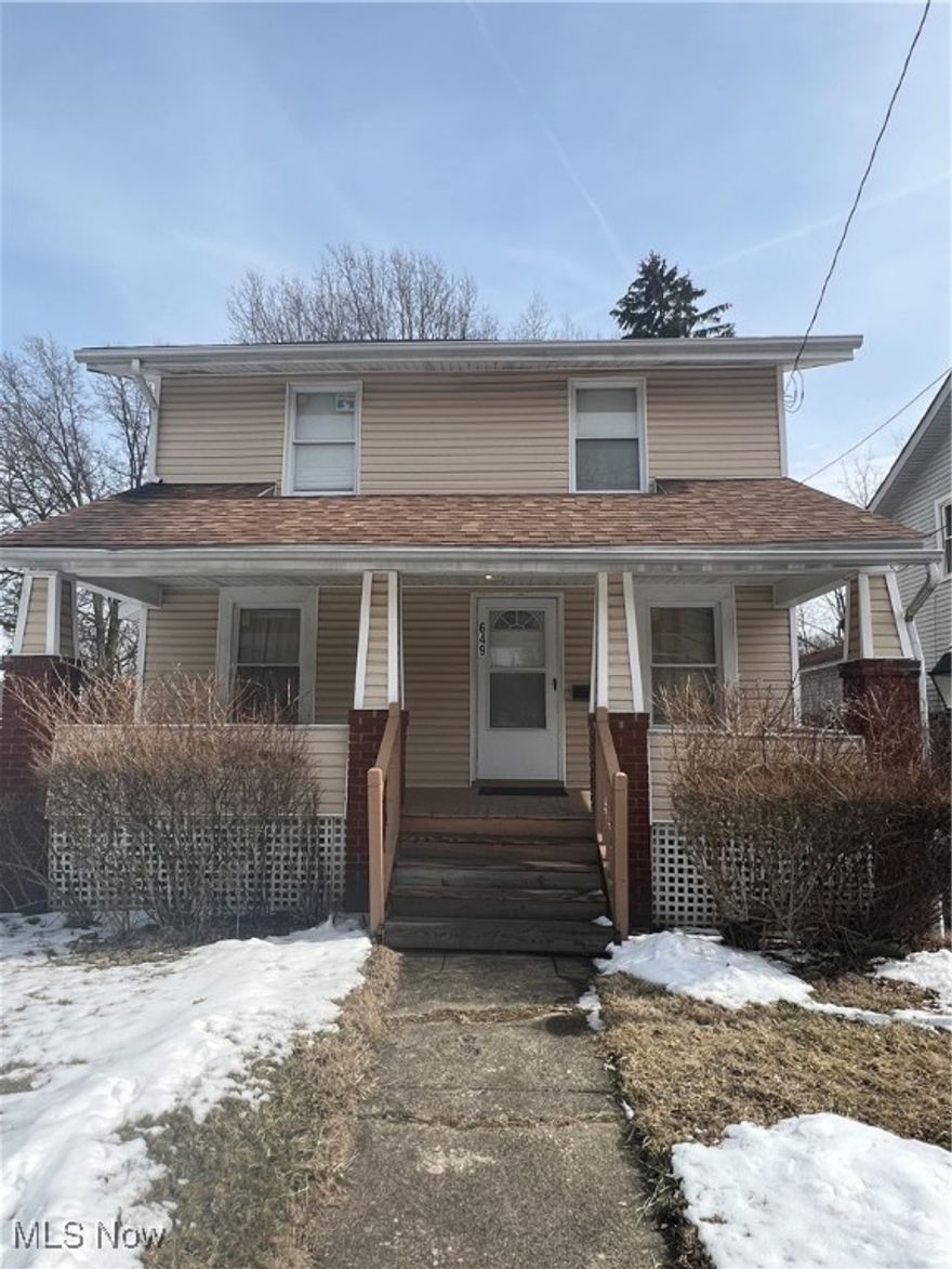 Welcome to this spacious 3 bedroom 1 bath home located in Akron. Enjoy a large kitchen with a breakfast nook and walk out porch leading to the backyard. This property features off street parking. Schedule your tour today.
