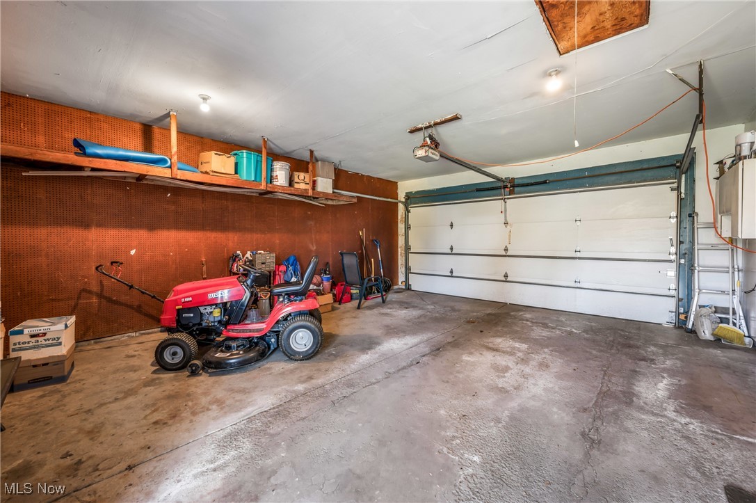 4121 Greenmont Drive, Warren, Ohio image 44