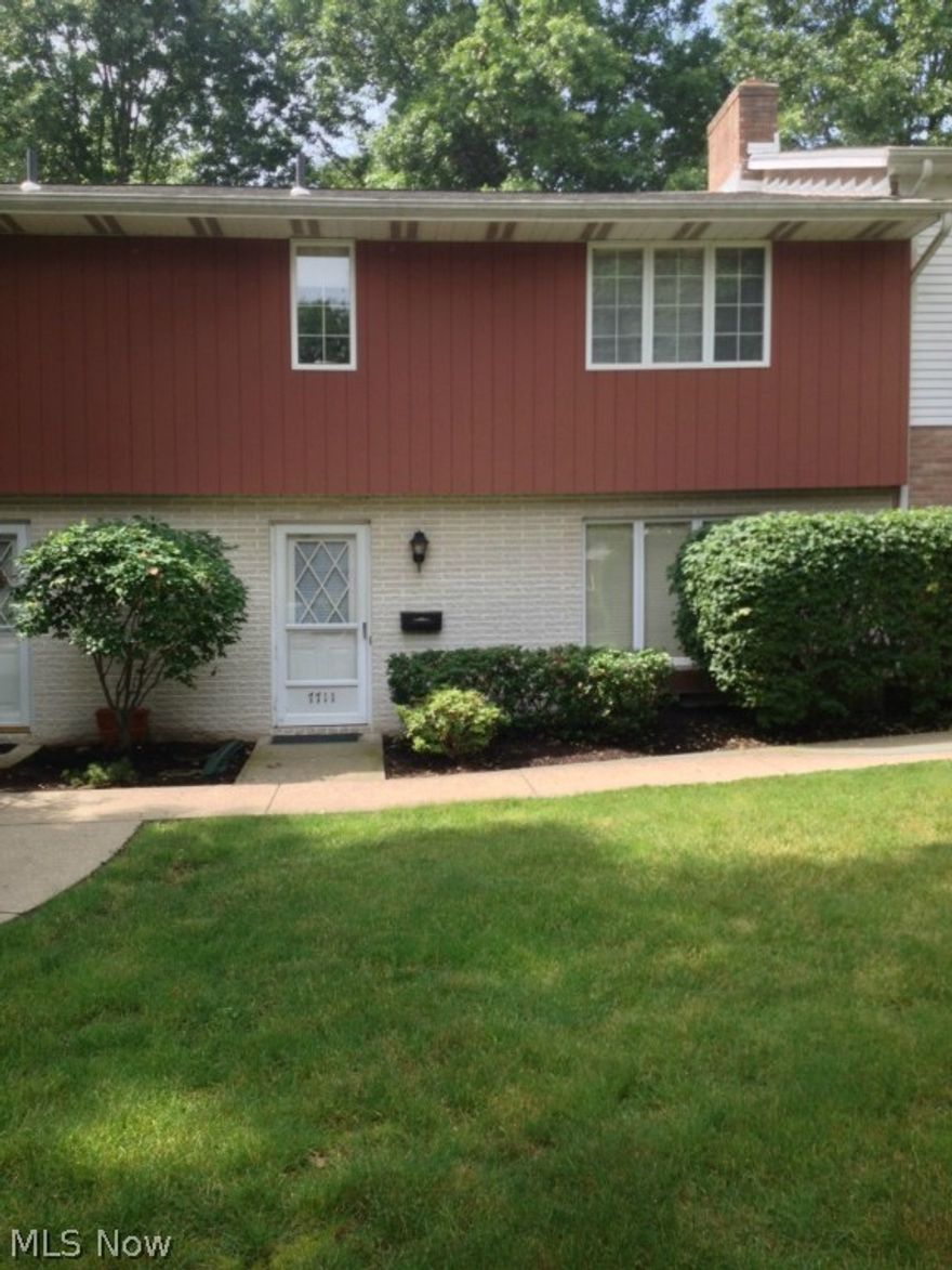 Spacious condo in Bob O'Link North Condominiums with a park like setting. Two large bedrooms each with walk-in closet and private full baths. Large kitchen with plenty of oak cabinets. Finished family room in basement provides a cool retreat in summer and cozy warm fireplace in winter. Shaded patio with full roof with gas grille for 3 season relaxation. All this and a private 2 car garage with opener. Don't wait! Won't last! HMS warranty provided.