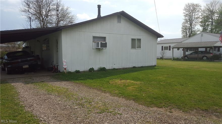 One floor living, close to schools and shopping.   This property and 2101 Rockland could be purchased together as an investment package.
An extra lot maybe purchased with this listing at $20,000.00