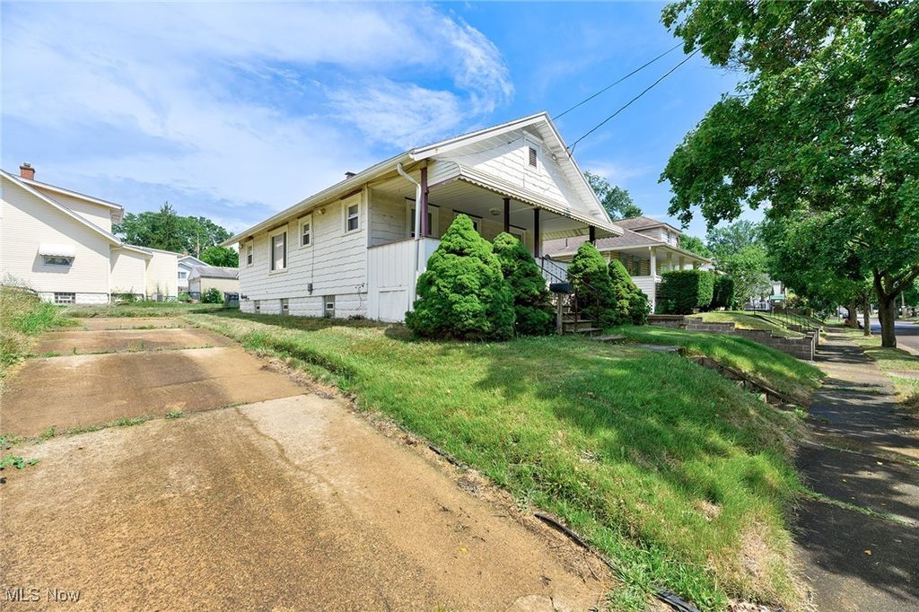 Photo of 1243 Herberich Avenue, Akron, OH 44301 (MLS # 5182792)