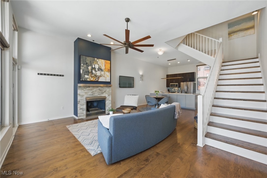 Cleveland, Ohio 44113, United States, 2 Bedrooms Bedrooms, ,3 BathroomsBathrooms,Residential,Active,189974