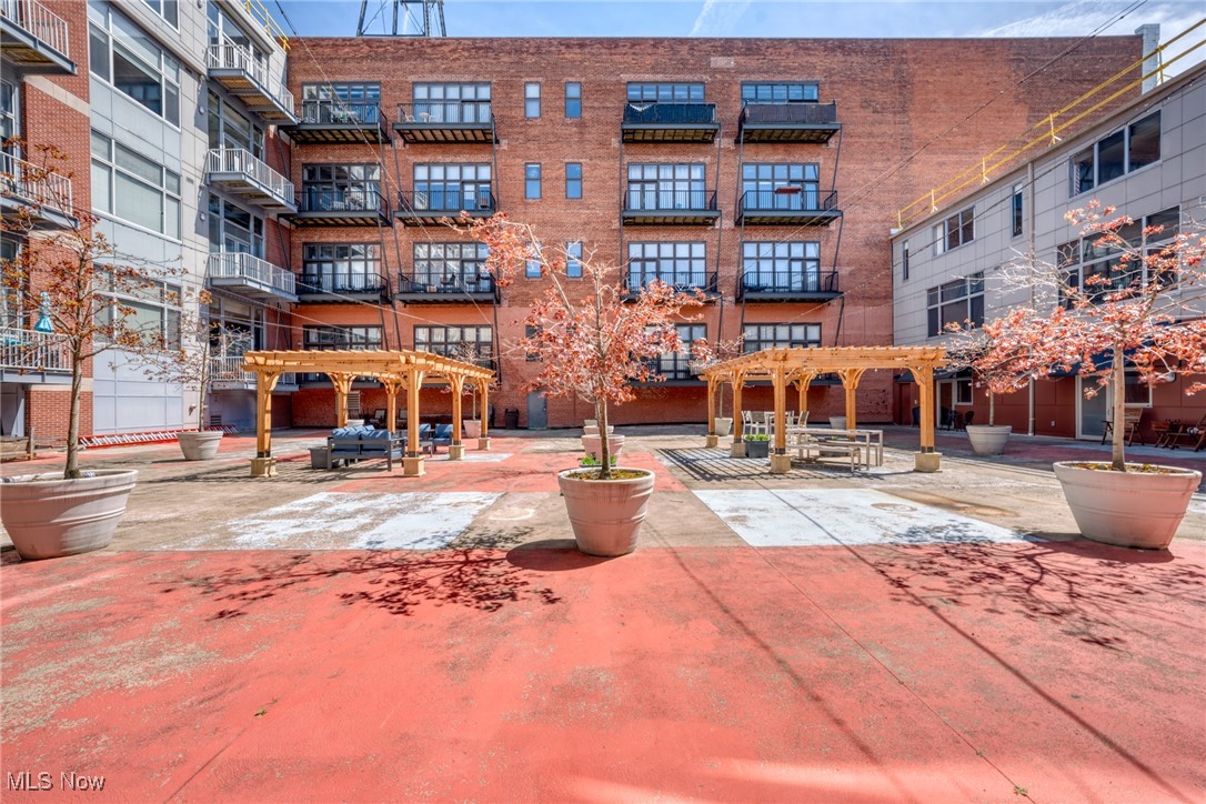 Cleveland, Ohio 44113, United States, 2 Bedrooms Bedrooms, ,3 BathroomsBathrooms,Residential,Active,189974