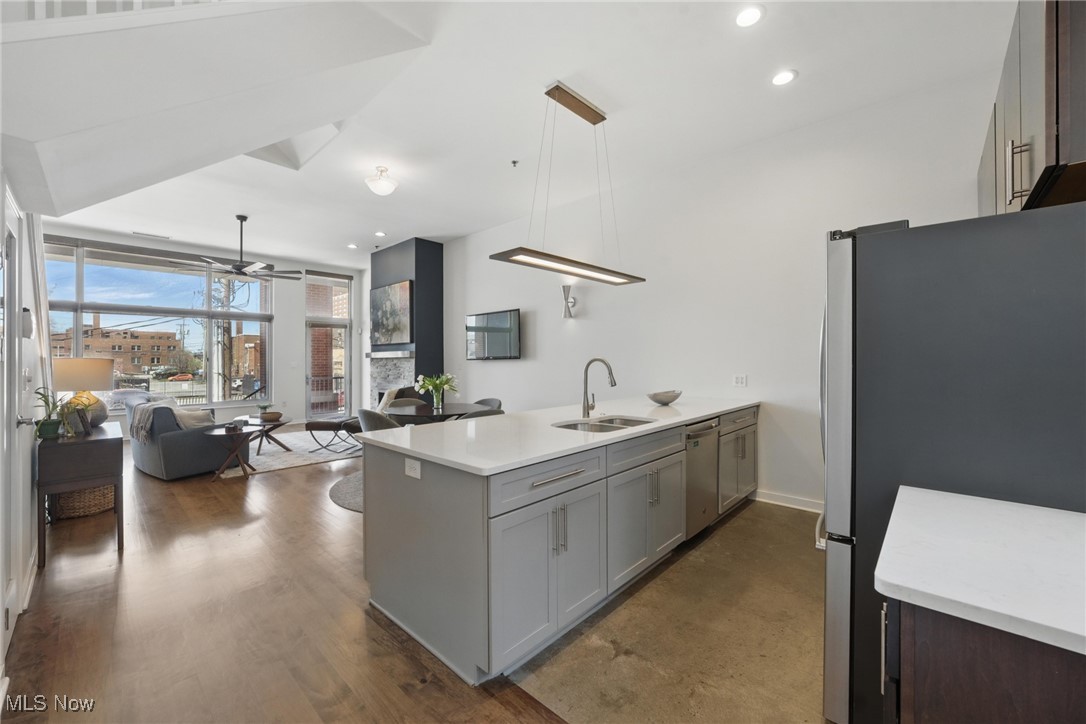 Cleveland, Ohio 44113, United States, 2 Bedrooms Bedrooms, ,3 BathroomsBathrooms,Residential,Active,189974