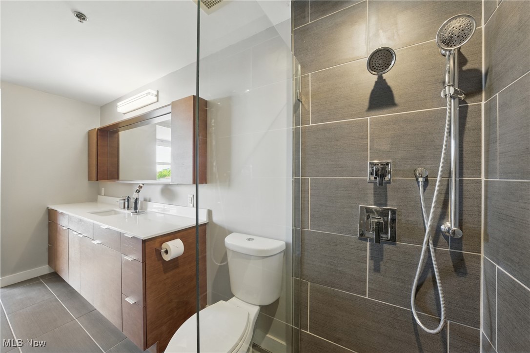 Cleveland, Ohio 44113, United States, 2 Bedrooms Bedrooms, ,3 BathroomsBathrooms,Residential,Active,189974