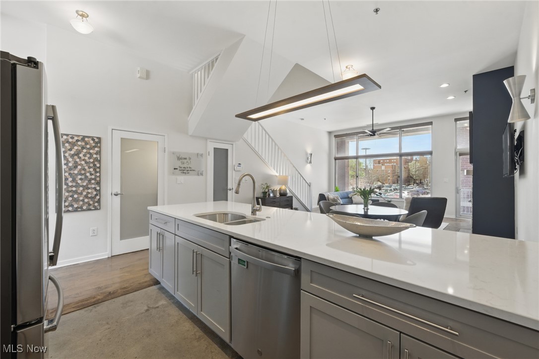 Cleveland, Ohio 44113, United States, 2 Bedrooms Bedrooms, ,3 BathroomsBathrooms,Residential,Active,189974