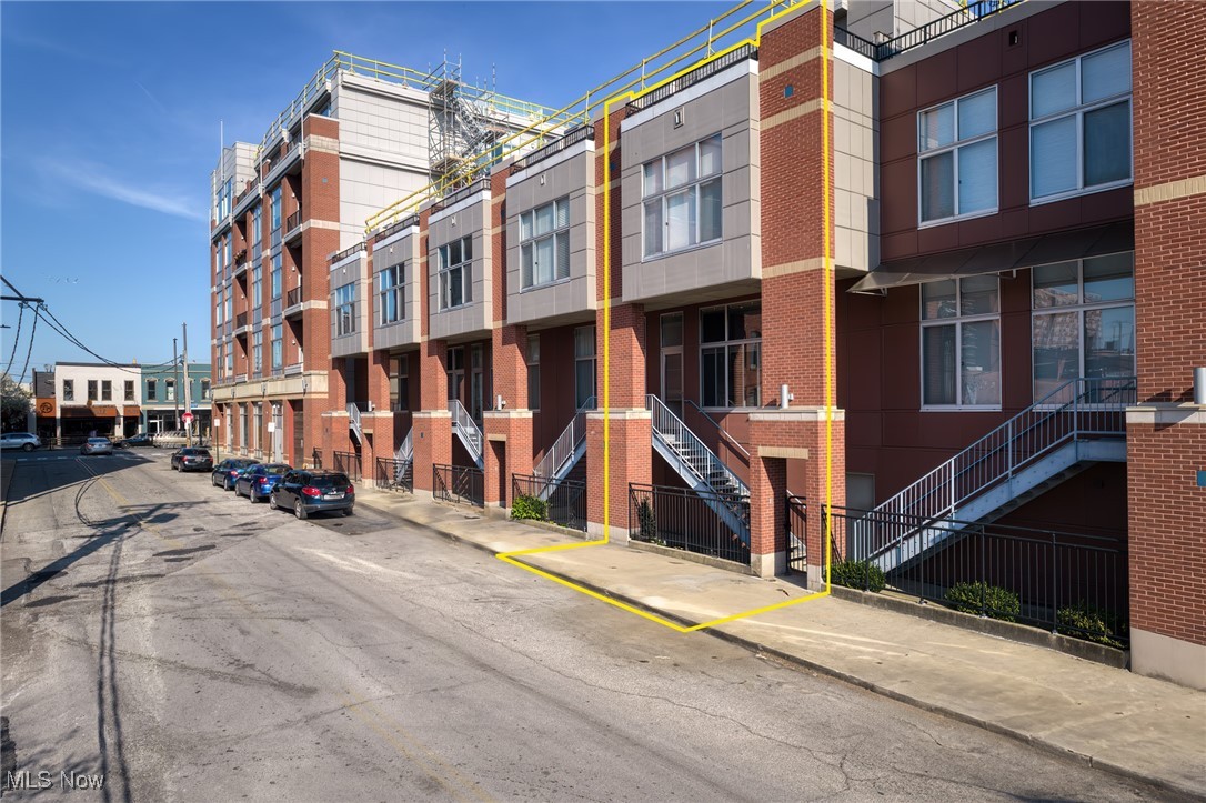 Cleveland, Ohio 44113, United States, 2 Bedrooms Bedrooms, ,3 BathroomsBathrooms,Residential,Active,189974