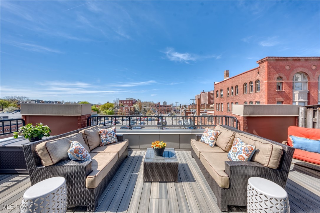 Cleveland, Ohio 44113, United States, 2 Bedrooms Bedrooms, ,3 BathroomsBathrooms,Residential,Active,189974