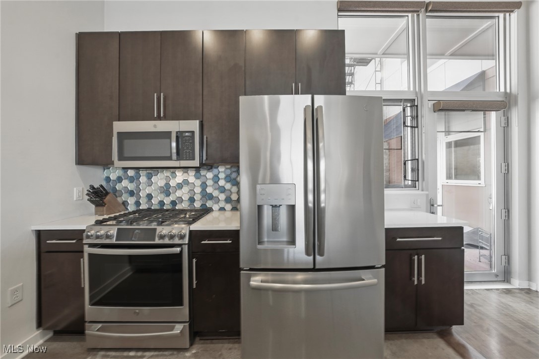 Cleveland, Ohio 44113, United States, 2 Bedrooms Bedrooms, ,3 BathroomsBathrooms,Residential,Active,189974