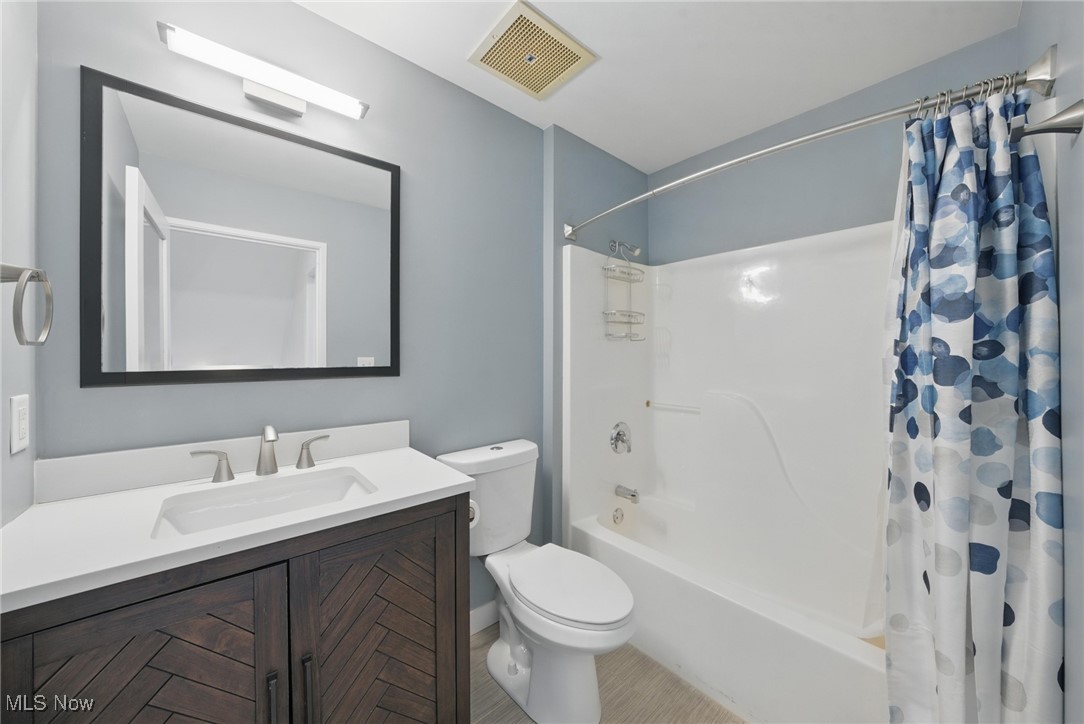 Cleveland, Ohio 44113, United States, 2 Bedrooms Bedrooms, ,3 BathroomsBathrooms,Residential,Active,189974