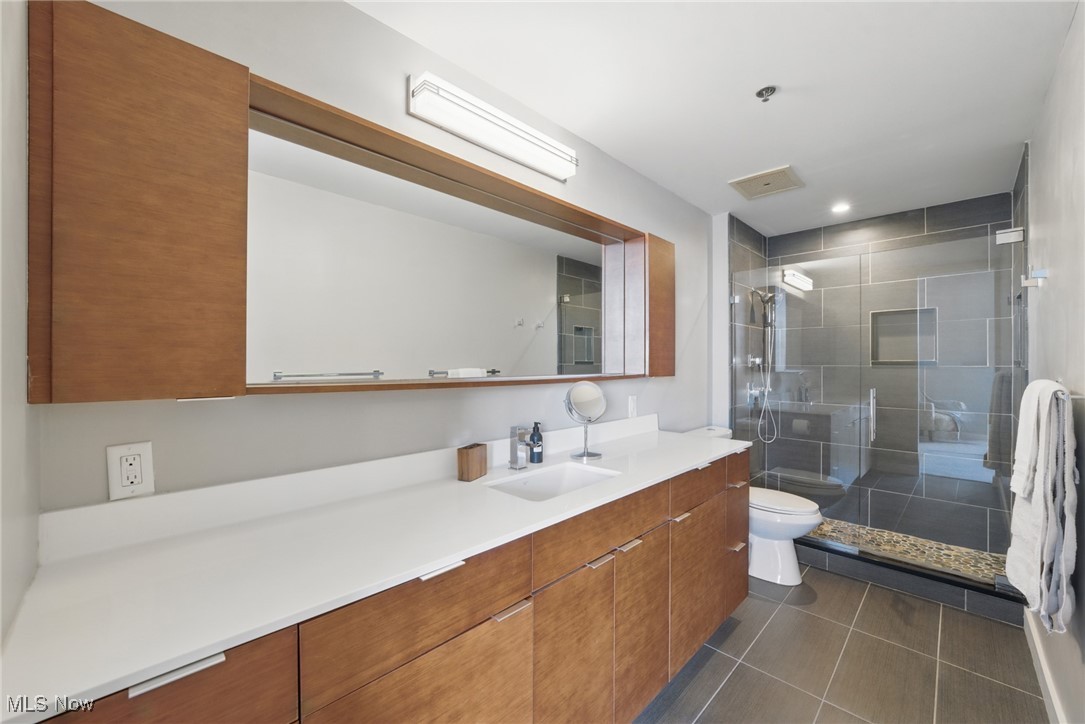 Cleveland, Ohio 44113, United States, 2 Bedrooms Bedrooms, ,3 BathroomsBathrooms,Residential,Active,189974