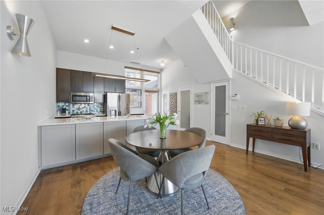 Cleveland, Ohio 44113, United States, 2 Bedrooms Bedrooms, ,3 BathroomsBathrooms,Residential,Active,189974