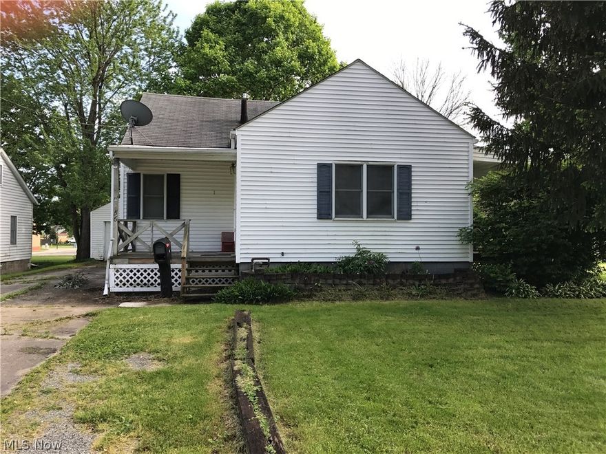 Cozy 3 bedroom Cape Cod in the heart of Niles, great location close to schools, shopping, and freeways. Brand new furnace and central air!  Large eat in kitchen, spacious living room, and full basement.  The exterior spaces include covered front porch, garage, and beautiful yard. FIrst floor laundry set up available. Home warranty is included for a worry free purchase!  Call today to schedule a private tour!