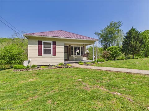 Homes For Sale - 44 Glendale Road<br/> Cairo, WV 26337