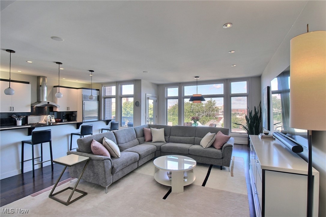 2339 Edgehill Road