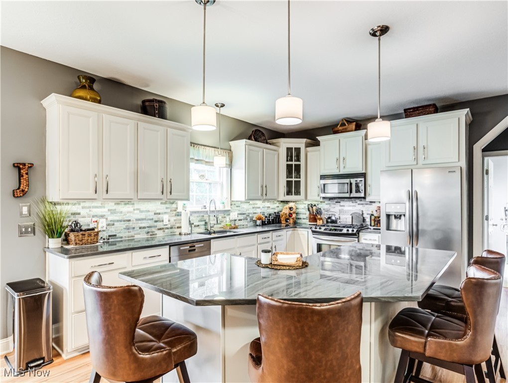 Copley, Ohio 44321, United States, 4 Bedrooms Bedrooms, ,4 BathroomsBathrooms,Residential,Contingent,79531