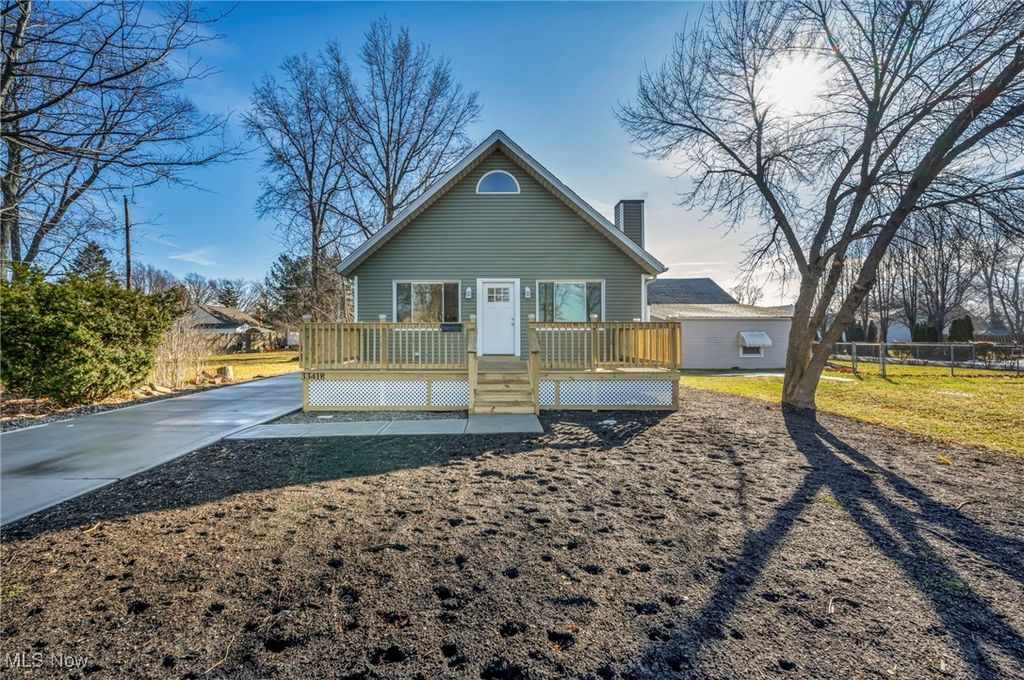 Photo of 33418 Lake Shore Boulevard, Eastlake, OH 44095 (MLS # 5180647)