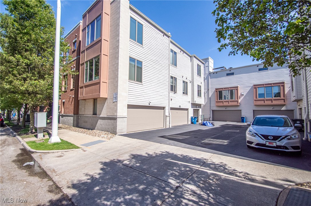 1425 Lindazzo Avenue