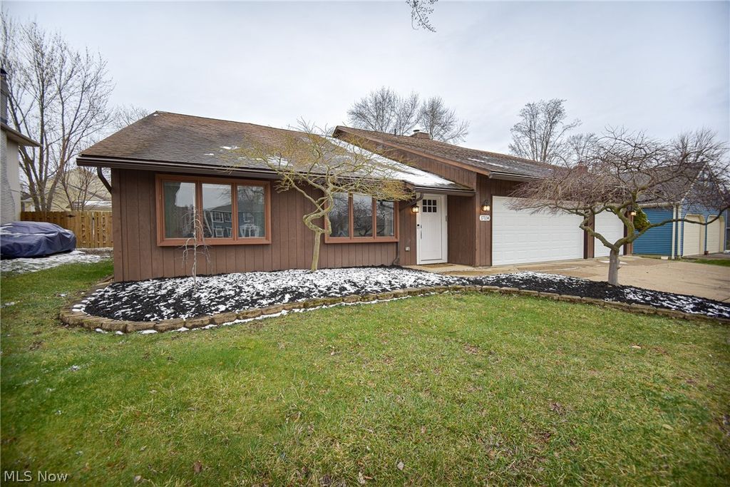 Photo of 17134 Rabbit Run Drive, Strongsville, OH 44136 (MLS # 5178066)