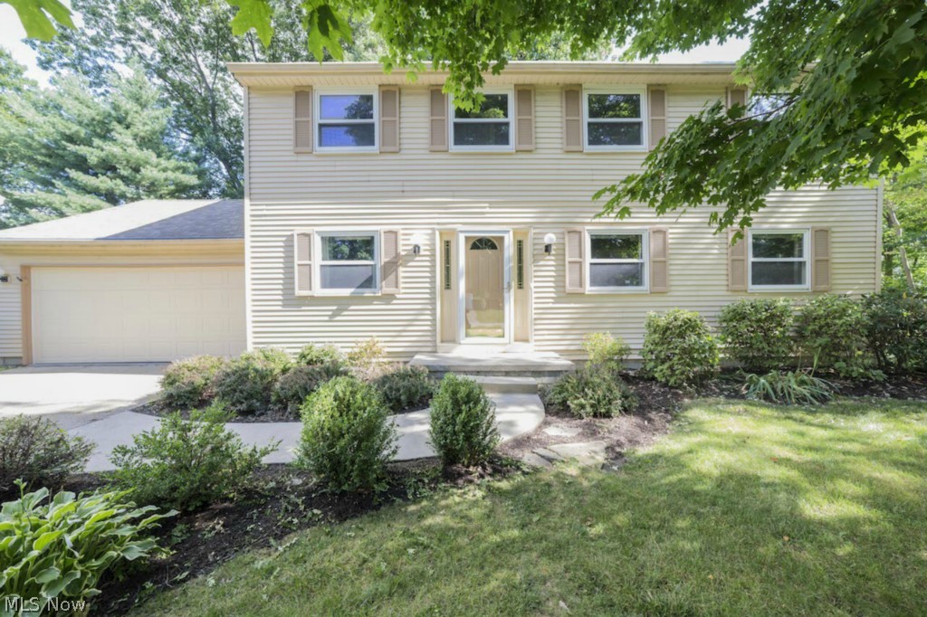 Turn key Ready! Beautiful colonial home in great neighborhood. Partially wooded with mature trees, this is a must see. Recently updated kitchen includes beautiful new wood flooring. Perfect family home, nicely laid out, property is in great shape, move in ready for the upcoming school year. New furnace. Just minutes from the convenience of Montrose, but nestled in a tranquil setting. All appliances are included, back-up generator may be available. Call now for a showing before this beauty goes!