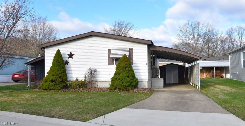 Photo of 5 Michael Drive #5, Olmsted Township, OH 44138 (MLS # 5193840)