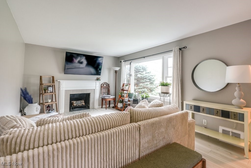 Lyndhurst, Ohio 44124, United States, 3 Bedrooms Bedrooms, ,1 BathroomBathrooms,Residential,Pending,110061