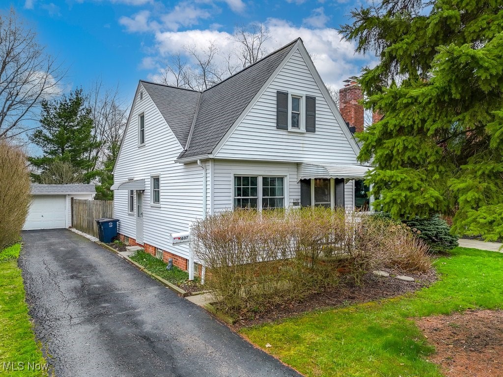 Lyndhurst, Ohio 44124, United States, 3 Bedrooms Bedrooms, ,1 BathroomBathrooms,Residential,Pending,110061