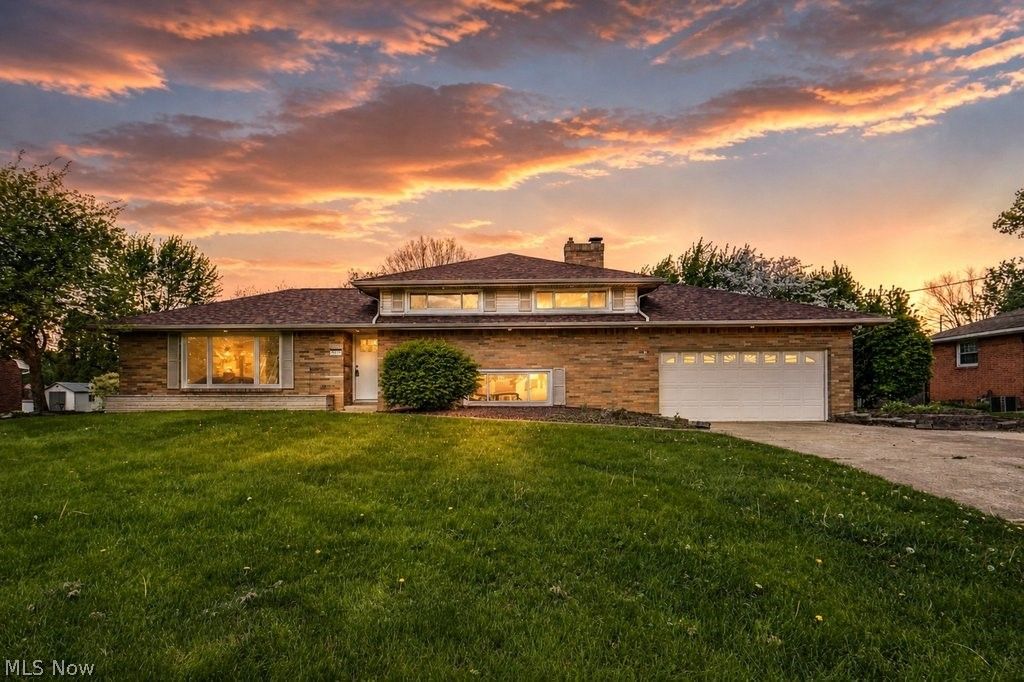 Photo of 3877 Grove Street NE, Canton, OH 44721 (MLS # 5206887)