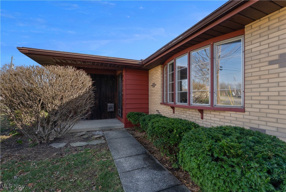 1097 Polley Drive, Youngstown, Ohio image 3