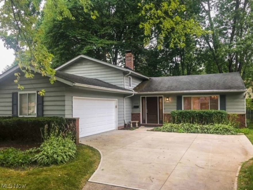 Amazing house updated in 2020. New kitchen; full bath with audio system connected to wifi; new carpet in the bedrooms; laundry room with new washer/dryer. All appliances stay. This house was updated for the owner's taste and has to offer so much! Make your appointment today - this house won't last 
This house is located in the best part of Solon: quiet neiborhood but close to shopping, banks, few minutes to highway 422.