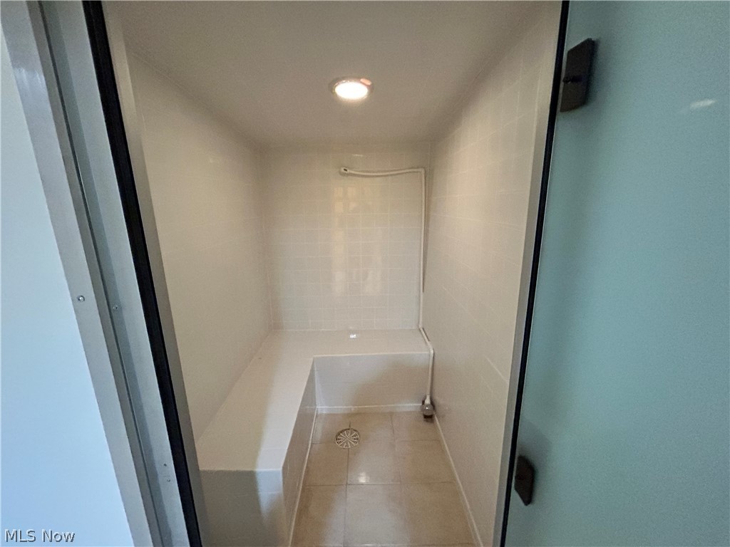 Lake Breeze - Commercial Sale