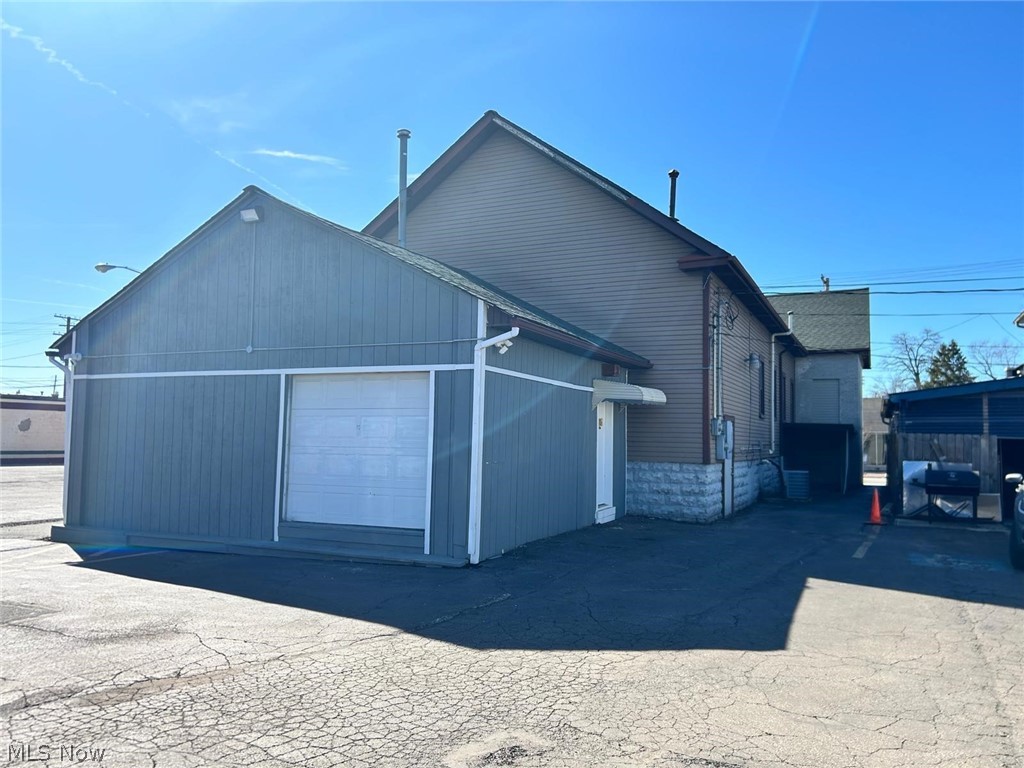 Lake Breeze - Commercial Sale