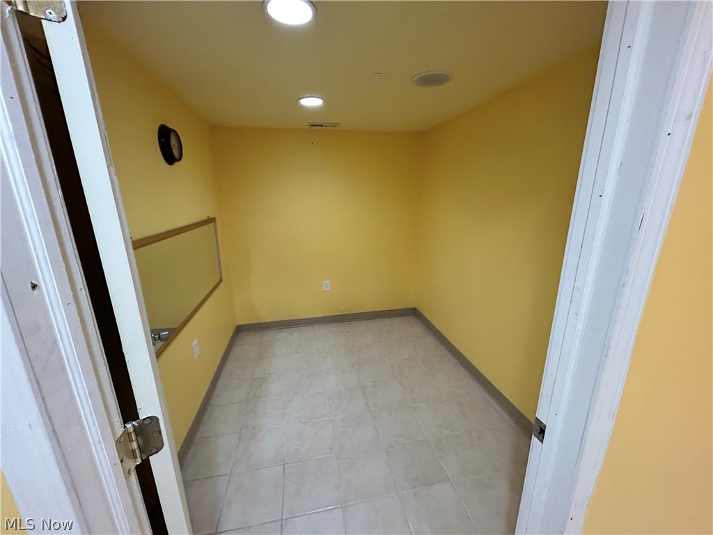 Lake Breeze - Commercial Sale