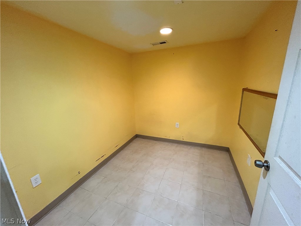 Lake Breeze - Commercial Sale