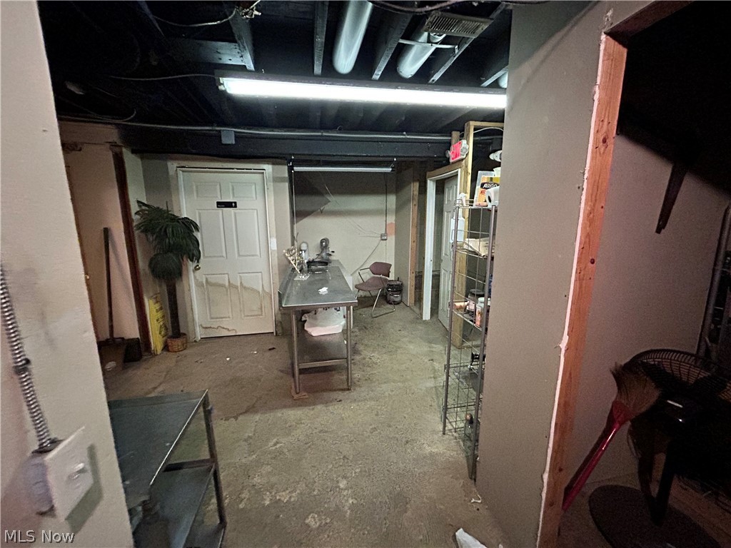 Lake Breeze - Commercial Sale