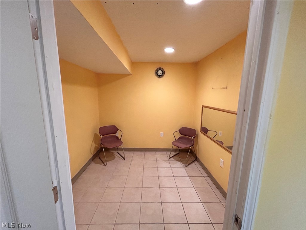 Lake Breeze - Commercial Sale