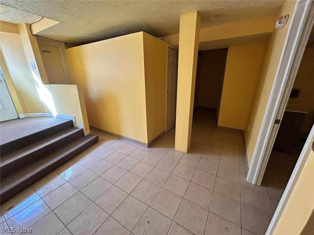 Photo of 669 E 185th Street E, Euclid, OH 44119 (MLS # 5192188)