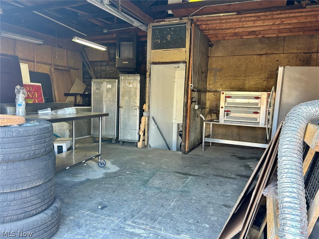 Lake Breeze - Commercial Sale