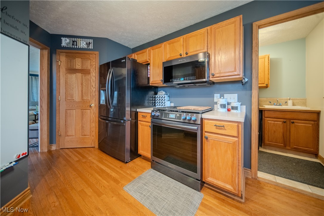 1833 Wood Creek Circle, Massillon, Ohio image 13