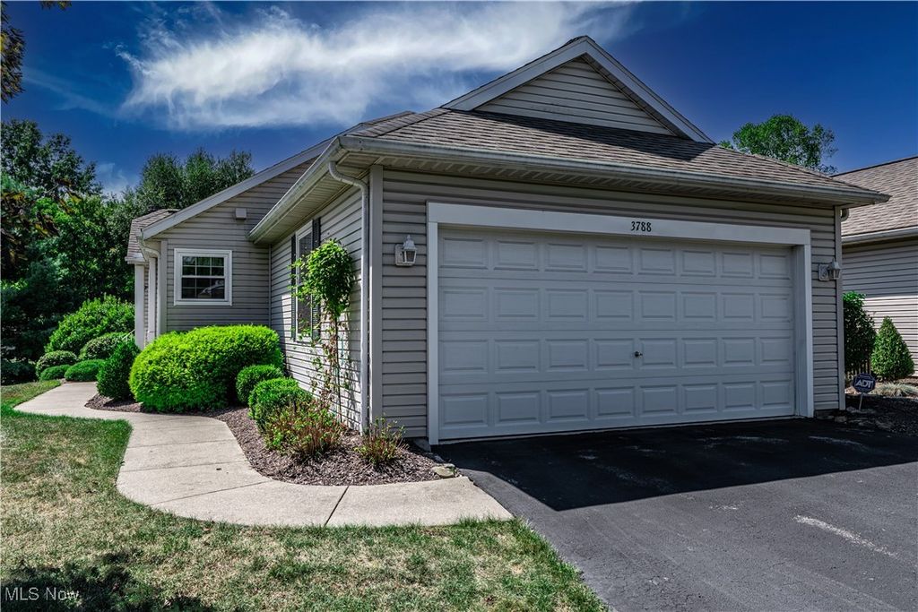 Photo of 3788 Woodbury Oval, Stow, OH 44224 (MLS # 5155147)