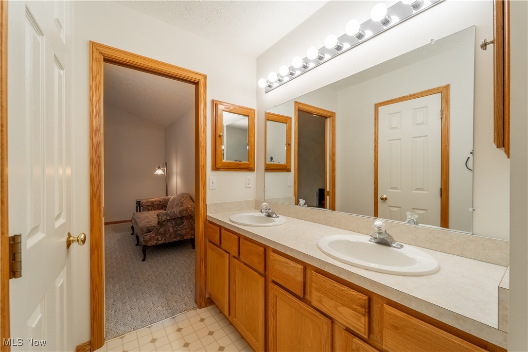 Woodbury Condo - Residential