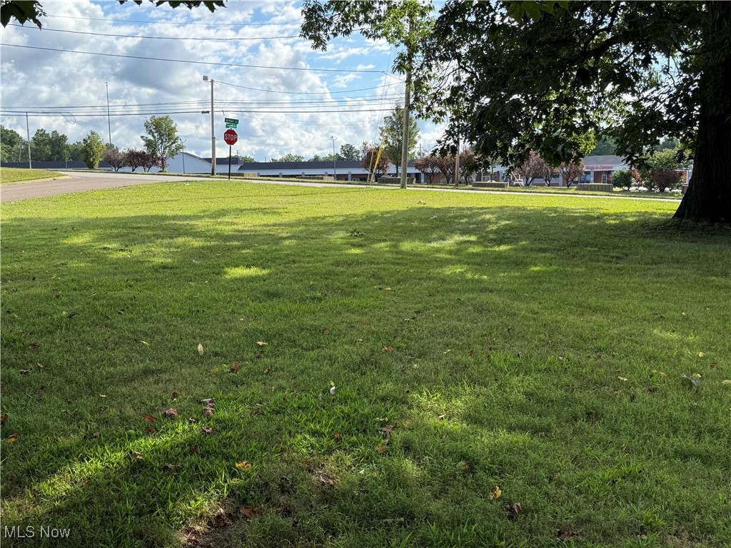 Prime Residential Parcel Opportunity!
Welcome to this spacious U1 zoned parcel on over 0.66 acres—large enough to build a duplex! Situated on the corner of Longstone and Brittain Road, this lot offers excellent visibility and accessibility. Plus, it's directly across from Midway Plaza, providing convenient shopping and amenities.
Let your builder bring your vision to life on this versatile lot. Don't miss out—call your agent today to schedule a viewing and explore your options!